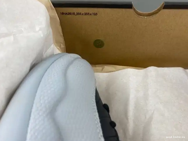 12 Jordan CT8013-010 Air Barons 0606